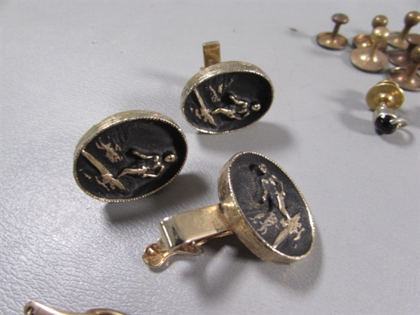 1 PAIR 14KT GOLD CUFFLINKS & BASE METAL COLLECTION OF CUFFLINKS & TIE CLIPS