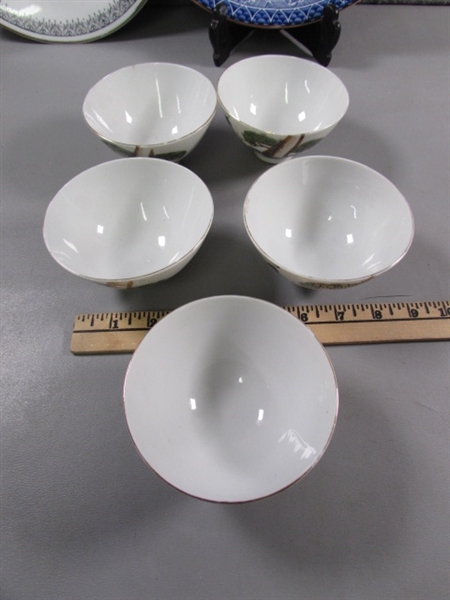 MIXED LOT OF ORIENTAL DINNERWARE