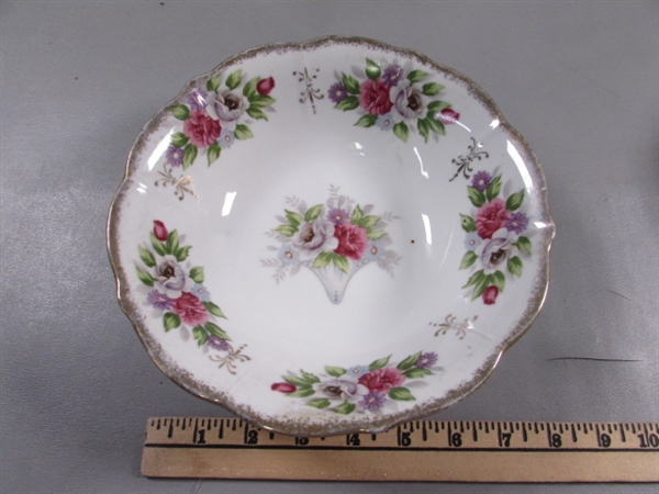 MIXED LOT OF SERVING BOWLS & COVERED CASSEROLE