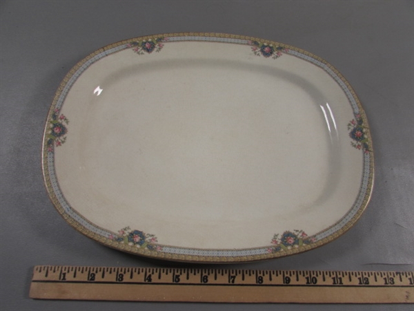 MIXED LOT OF PRETTY FLORAL THEMED PLATES