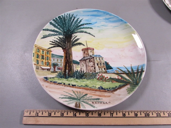 LARGE COLLECTION OF SOUVENIR PLATES