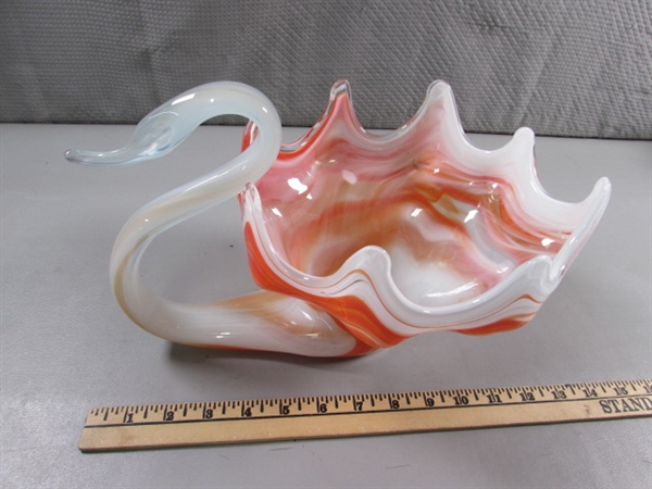 BEAUTIFUL HAND BLOWN ORANGE/CLEAR/WHITE ART GLASS & PAPERWEIGHTS