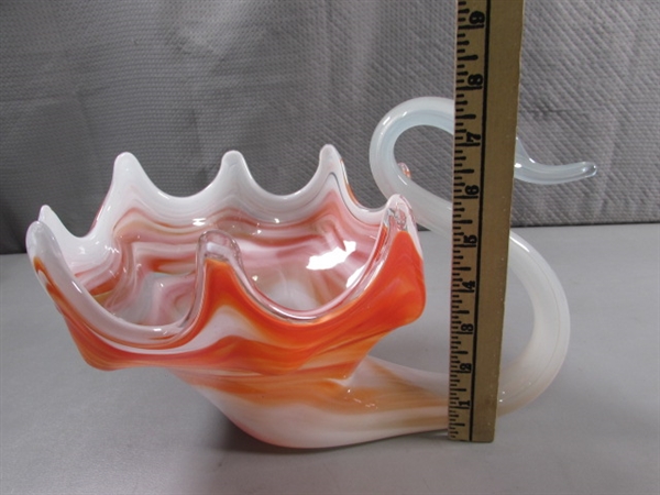 BEAUTIFUL HAND BLOWN ORANGE/CLEAR/WHITE ART GLASS & PAPERWEIGHTS