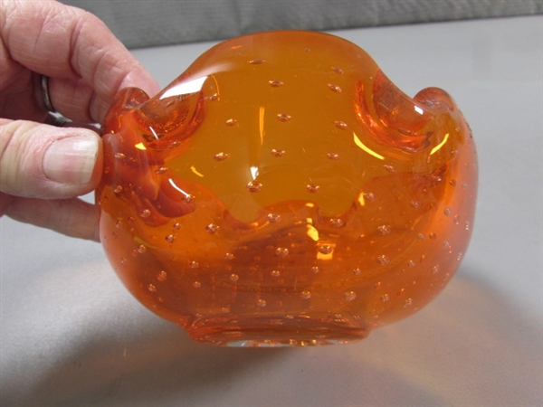 STUNNING HAND BLOWN ART GLASS IN ORANGE