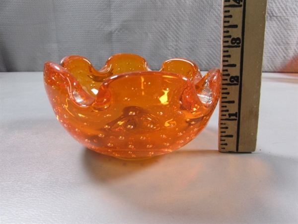 STUNNING HAND BLOWN ART GLASS IN ORANGE