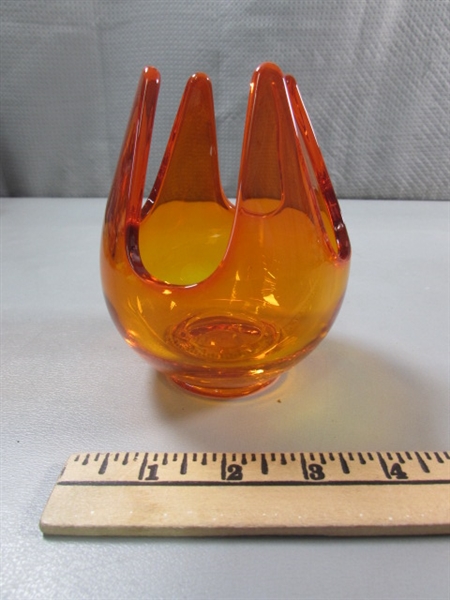 STUNNING HAND BLOWN ART GLASS IN ORANGE