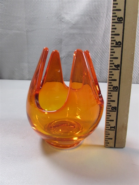 STUNNING HAND BLOWN ART GLASS IN ORANGE