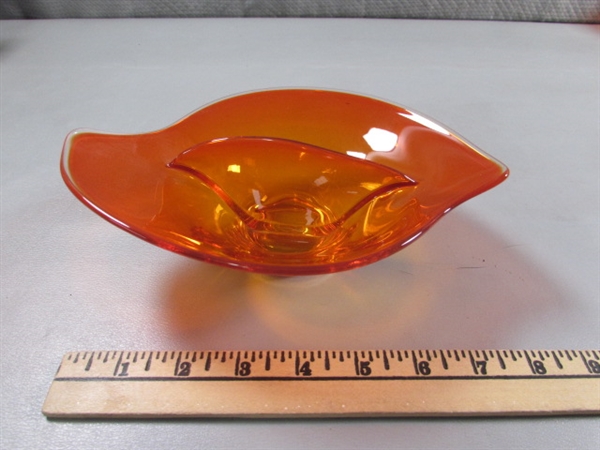 STUNNING HAND BLOWN ART GLASS IN ORANGE