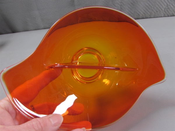 STUNNING HAND BLOWN ART GLASS IN ORANGE