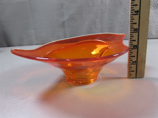 STUNNING HAND BLOWN ART GLASS IN ORANGE