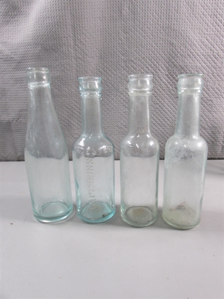 LARGE COLLECTION OF VINTAGE DARK & LIGHT GREEN GLASS BOTTLES & JUGS