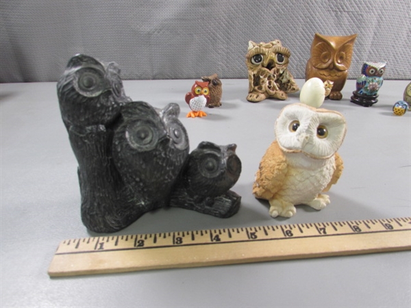 COLLECTION OF OWL FIGURINES