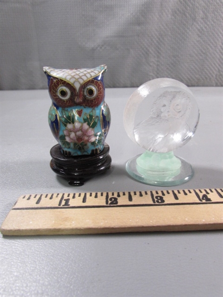 COLLECTION OF OWL FIGURINES