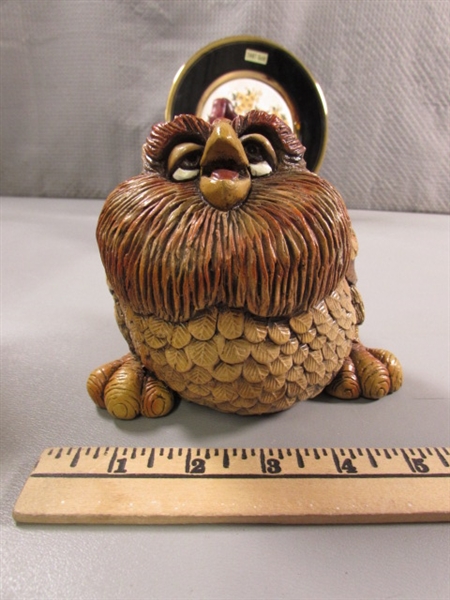 OWL FIGURES & 2 ART OF CHOKIN 24KT GOLD RIMMED PLATES