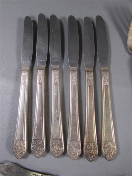 MIXED DESIGNS SILVERPLATE FLATWARE