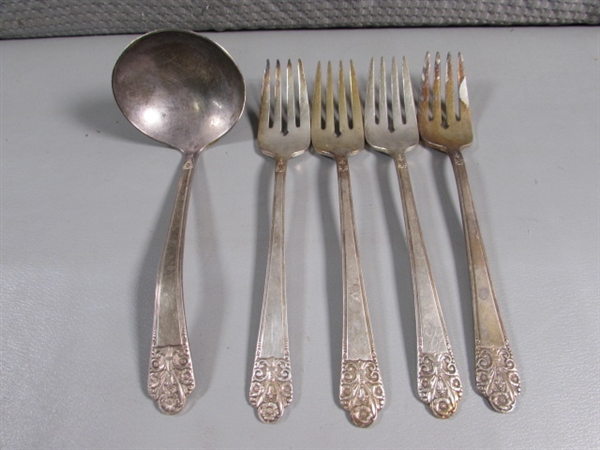 MIXED DESIGNS SILVERPLATE FLATWARE