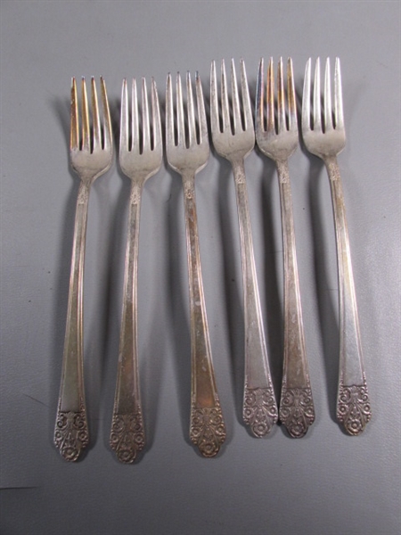 MIXED DESIGNS SILVERPLATE FLATWARE