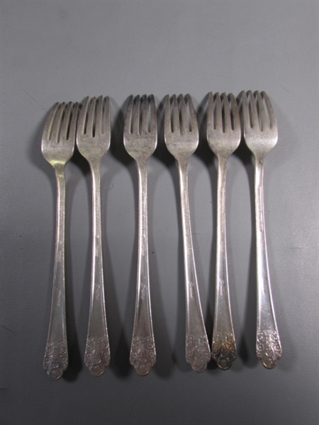 MIXED DESIGNS SILVERPLATE FLATWARE