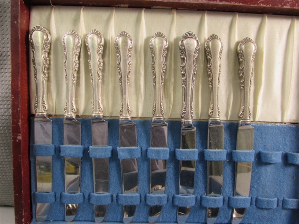 VINTAGE STERLING SILVER FLATWARE IN WOOD CHEST