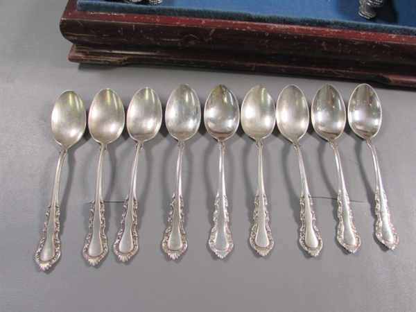 VINTAGE STERLING SILVER FLATWARE IN WOOD CHEST