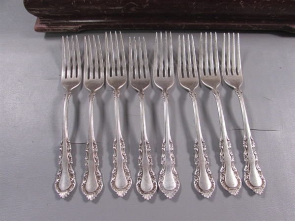 VINTAGE STERLING SILVER FLATWARE IN WOOD CHEST