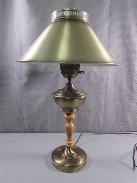 VINTAGE TABLE LAMP - WORKS