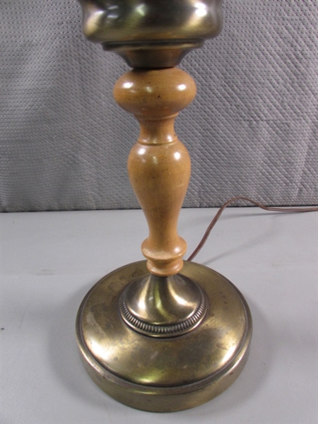 VINTAGE TABLE LAMP - WORKS