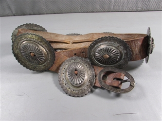 VINTAGE LEATHER BELT WITH LARGE CONCHOS