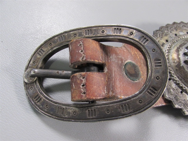 VINTAGE LEATHER BELT WITH LARGE CONCHOS