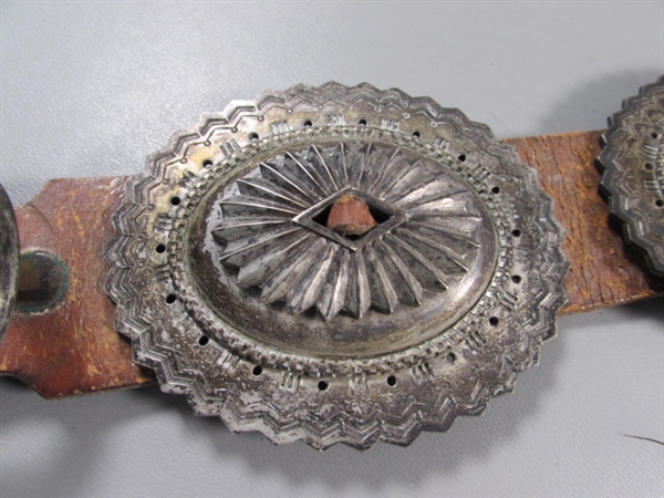 VINTAGE LEATHER BELT WITH LARGE CONCHOS