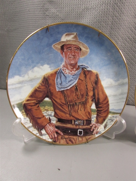 JOHN WAYNE COLLECTOR PLATES AND DVD SET