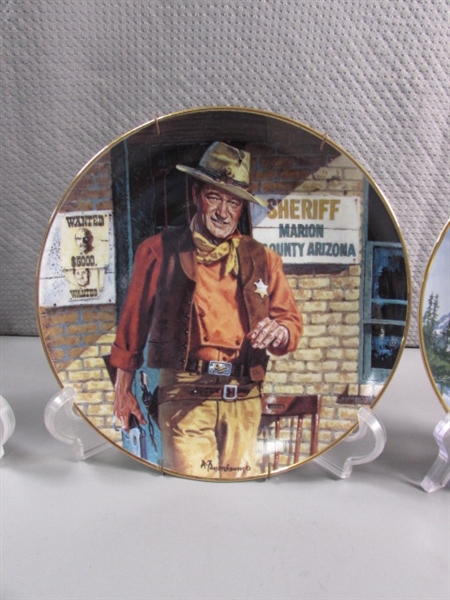 JOHN WAYNE COLLECTOR PLATES AND DVD SET