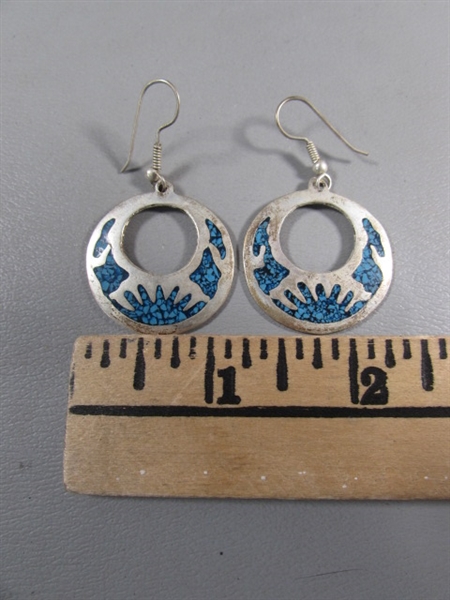 VINTAGE HANDMADE (UNMARKED) STERLING SILVER EARRINGS W/TURQUOISE CHIPS