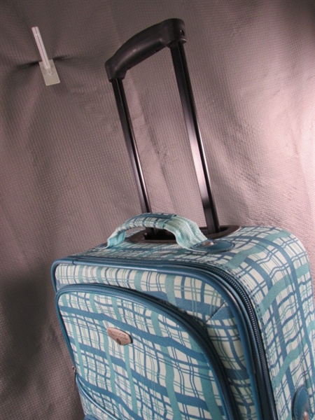 SMALL CARRY-ON WHEELED SUITCASE & LIKE NEW HANDBAG