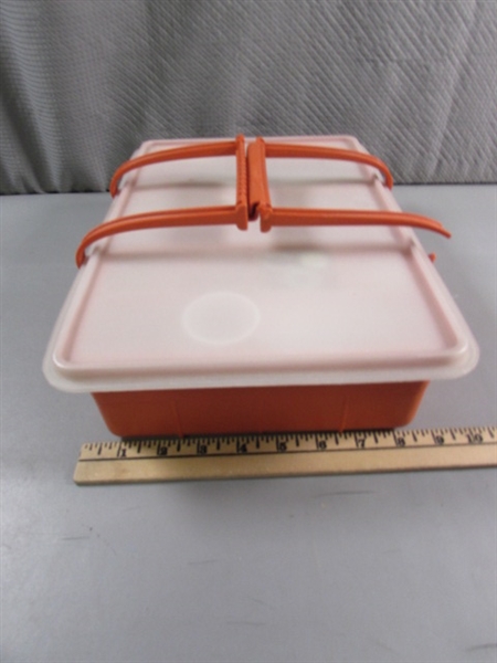 VINTAGE TUPPERWARE ORGANIZER W/SEWING SUPPLIES