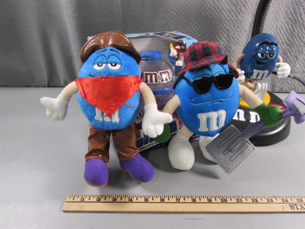 M&M LAMP, CANDY DISPENSER & 2 PLUSH M&M'S