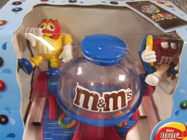 M&M LAMP, CANDY DISPENSER & 2 PLUSH M&M'S