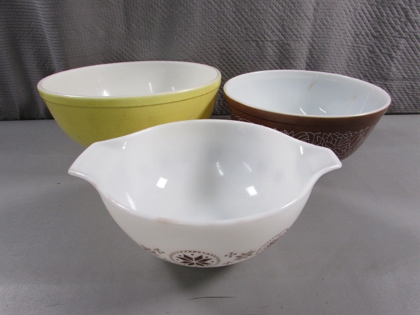 3 VINTAGE PYREX MIXING BOWLS