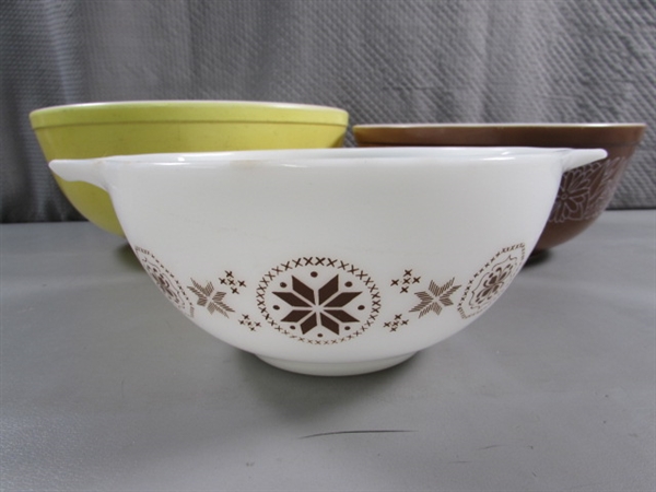 3 VINTAGE PYREX MIXING BOWLS