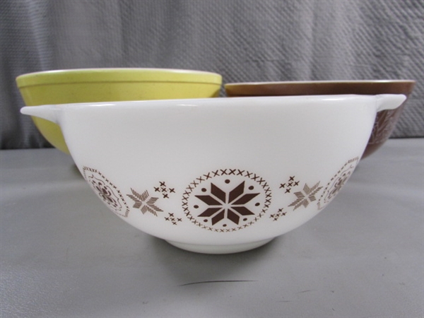 3 VINTAGE PYREX MIXING BOWLS