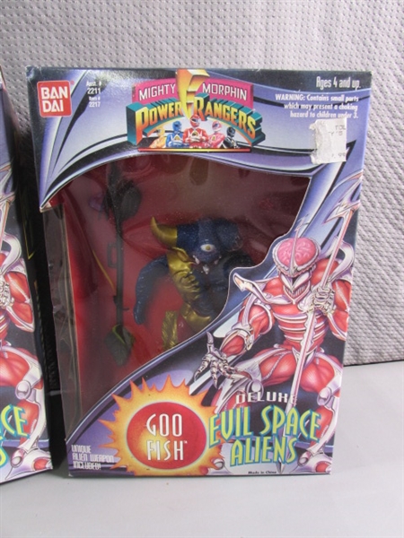 2 MIGHTY MORPHIN POWER RANGERS EVIL SPACE RANGERS FIGURINES