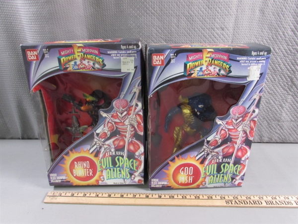 2 MIGHTY MORPHIN POWER RANGERS EVIL SPACE RANGERS FIGURINES