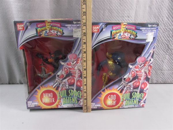 2 MIGHTY MORPHIN POWER RANGERS EVIL SPACE RANGERS FIGURINES