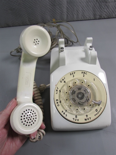 VINTAGE PUSH BUTTON & ROTARY DIAL DESKTOP TELEPHONES - UNTESTED