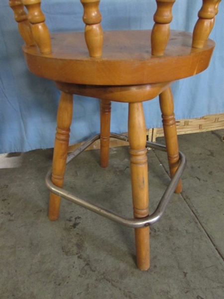 OAK BAR STOOL W/SWIVEL SEAT