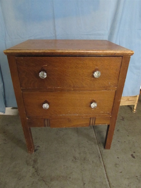 ANTIQUE QUARTER SAWN OAK 2-DRAWER SIDE TABLE W/GLASS DRAWER PULLS