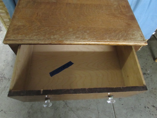 ANTIQUE QUARTER SAWN OAK 2-DRAWER SIDE TABLE W/GLASS DRAWER PULLS