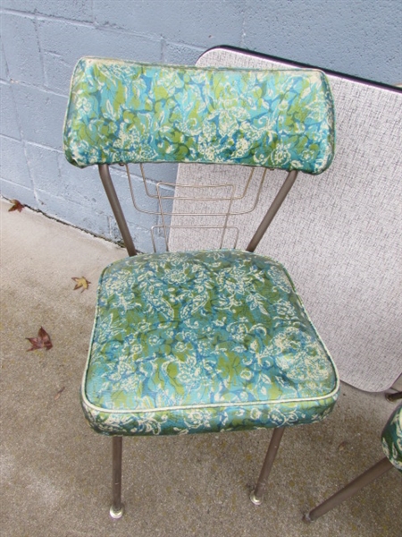 PAIR OF VINTAGE CHAIRS & 2 FOLDING CARD TABLES