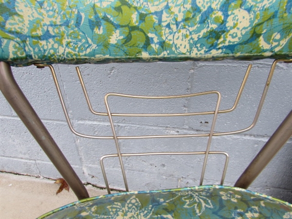 PAIR OF VINTAGE CHAIRS & 2 FOLDING CARD TABLES