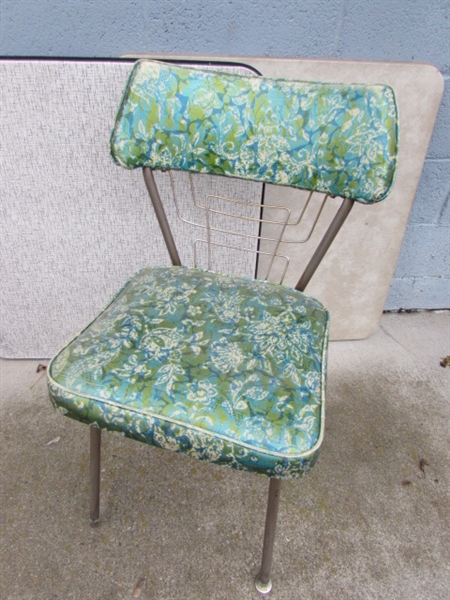 PAIR OF VINTAGE CHAIRS & 2 FOLDING CARD TABLES